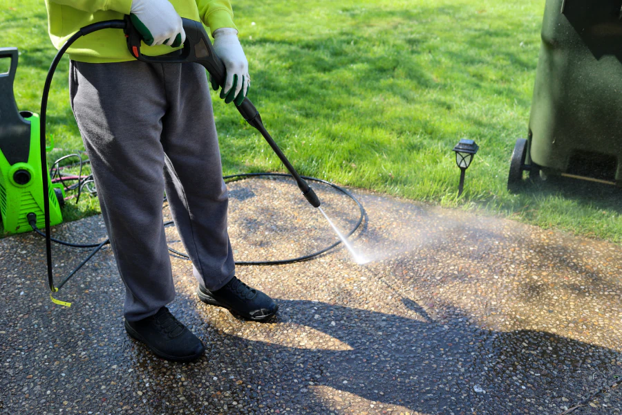 mobile and outdoor pressure washing